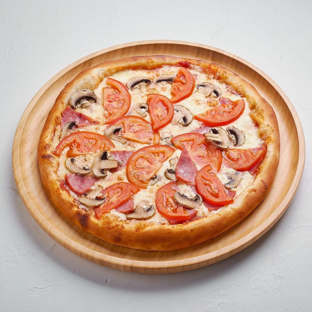 три пиццы одна с фруктами овощами и соусом фото 24