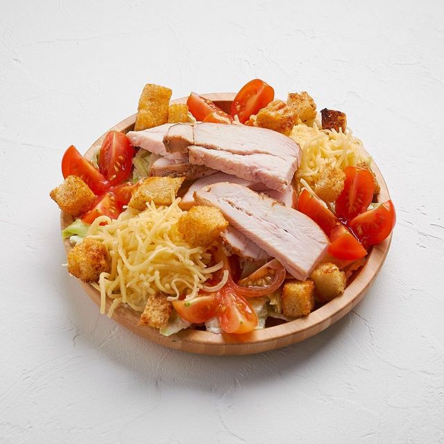 Салат цезарь с курицей