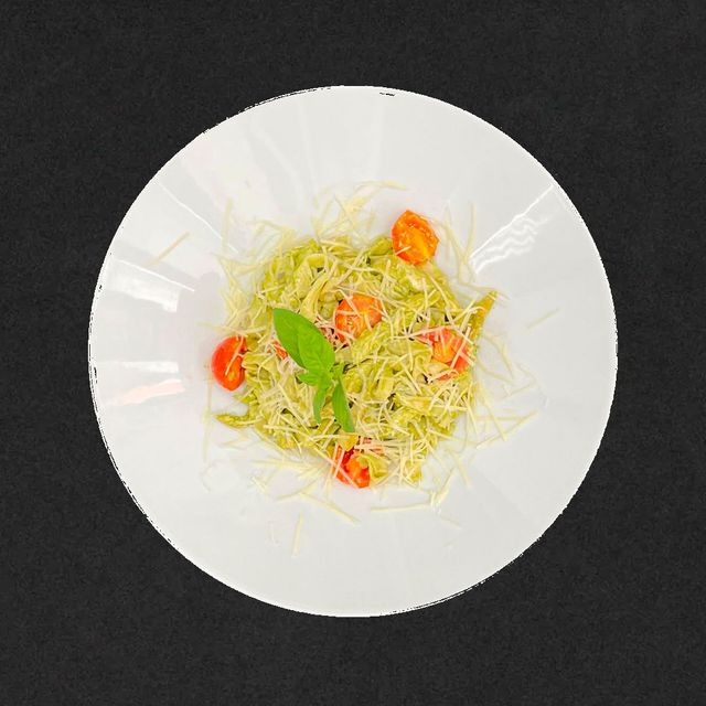 Фетучини с цыпленком и соусом песто