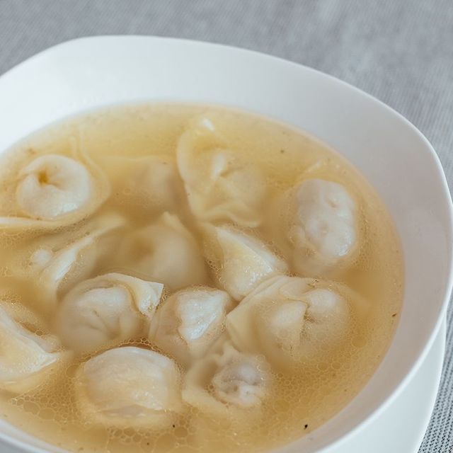 Пельмени с бульоном