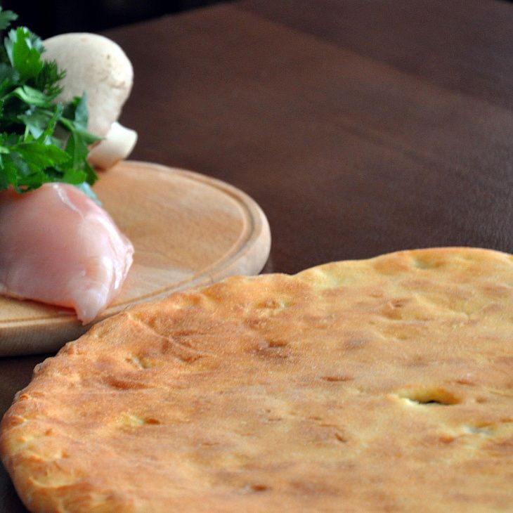 Осетинский пирог с курицей, грибами и сыром 0,5 кг