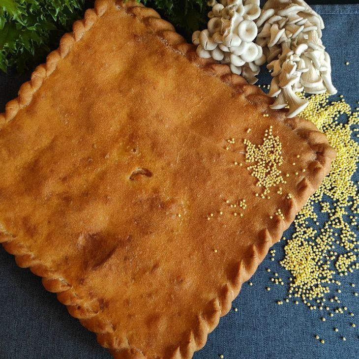 Пирог с пшеном и лесными грибами