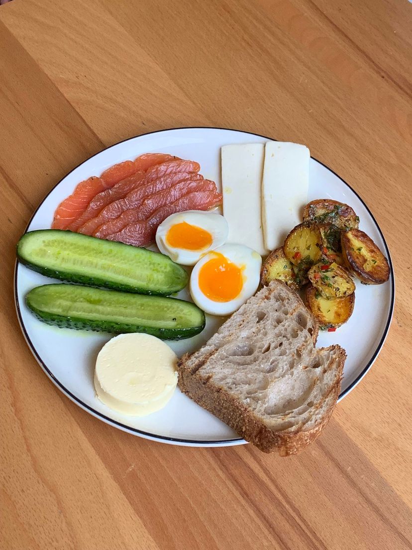 Датский завтрак с лососем