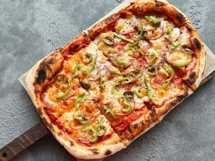 Пицца Трюфельная Пеперони с оливками и острым перцем
