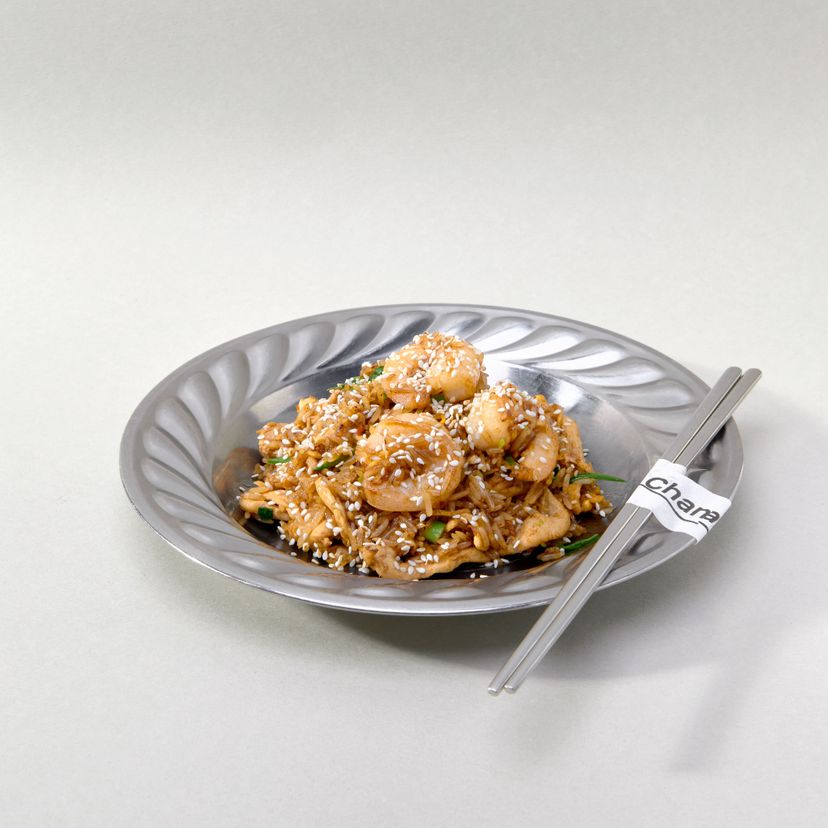 Жареный рис по-тайски  с курицей и креветками